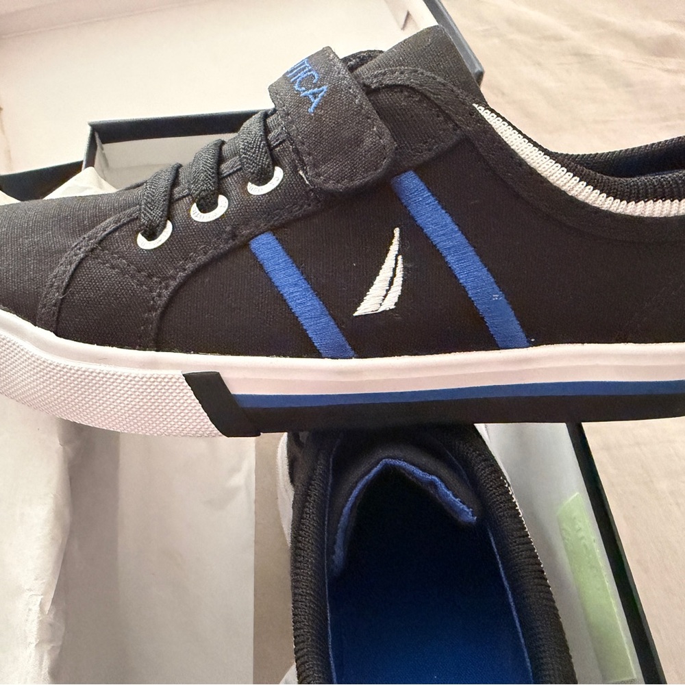 Nautica Kids Sneakers in Black and Blue